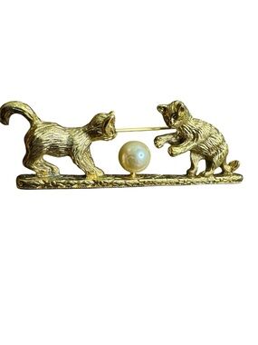 1928 Gold Cat Brooch with Pearl Accent